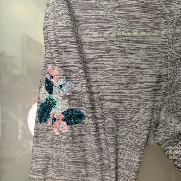 PINK Victoria’s Secret Ultimate Leggings Heather Gray Floral Embroidered - Picture 5 of 8